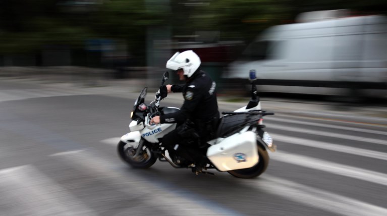 Ανήλικος με κλεμμένο βαν δεν σταμάτησε σε σήμα αστυνομικών