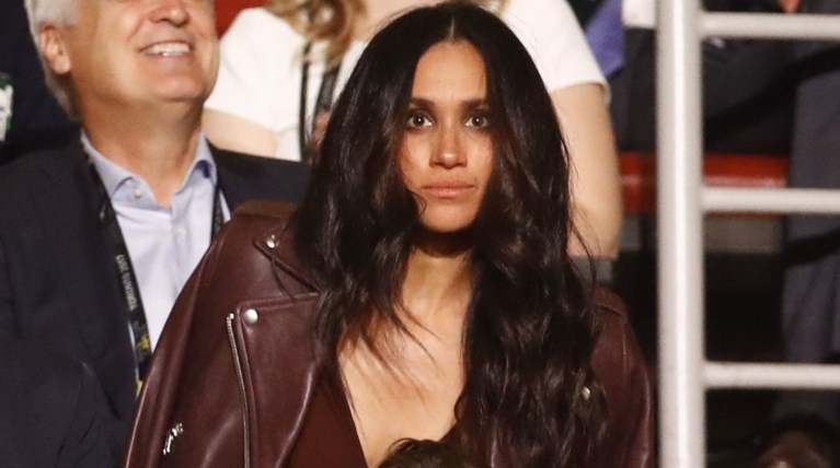 Η χαμηλότερη των προσδοκιών «ροκ» εμφάνιση της Μέγκαν Μαρκλ δίπλα στον Χάρι