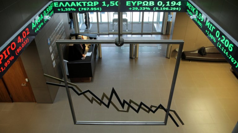 Ισχυρές πιέσεις στο ΧΑ: Βουτιά 4,06% του ΓΔ, στα τάρταρα οι τράπεζες