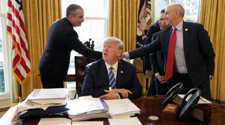 Ακατάλληλος για πρόεδρος ο Τραμπ για το 56% των Αμερικανών