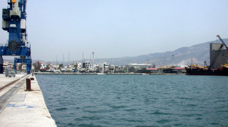 Βυθίστηκε σκάφος 19 μέτρων μέσα στο λιμάνι του Βόλου