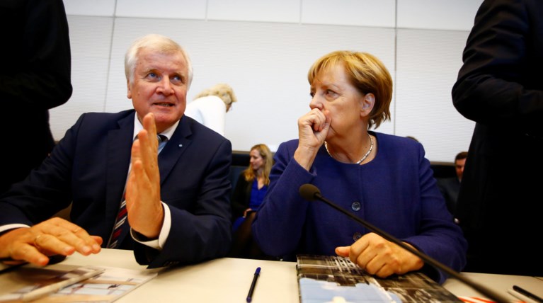 Deutsche Welle: Η δεξιά στροφή του CSU και το δίλημμα της Μέρκελ