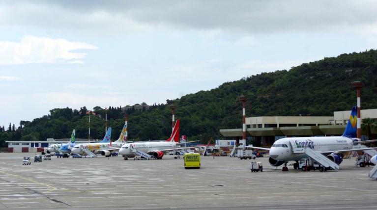 Εκτακτη προσγείωση αεροσκάφους  Boeing 737 στο αεροδρόμιο της Ρόδου