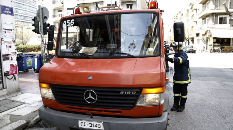 Νεκρή γυναίκα από πυρκαγιά στο σπίτι της στο Παγκράτι