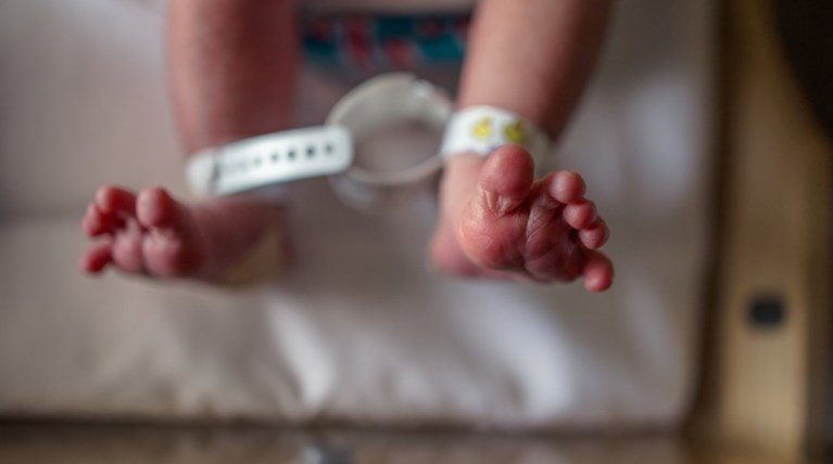 Ισόβια στον 22χρονο πατέρα που σκότωσε τη μόλις δυο ημερών κόρη του