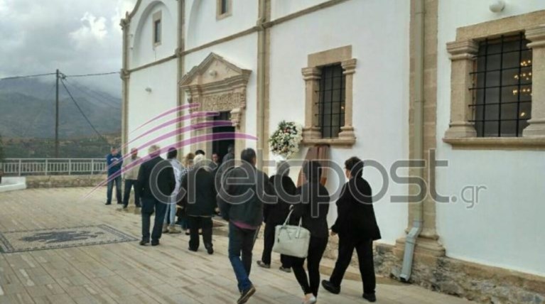 Κρήτη: Σπαραγμός στην κηδεία του Χριστόδουλου Καλαντζάκη -φωτό