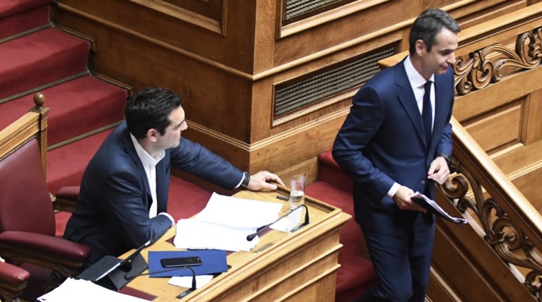 Κόντρα Τσίπρα - Μητσοτάκη στη Βουλή για την ταυτότητα φύλου