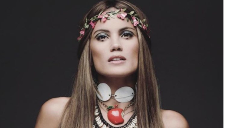 Η Μαίρη Συνατσάκη γυμνή στο Instagram για το νέο μιούζικαλ HAIR