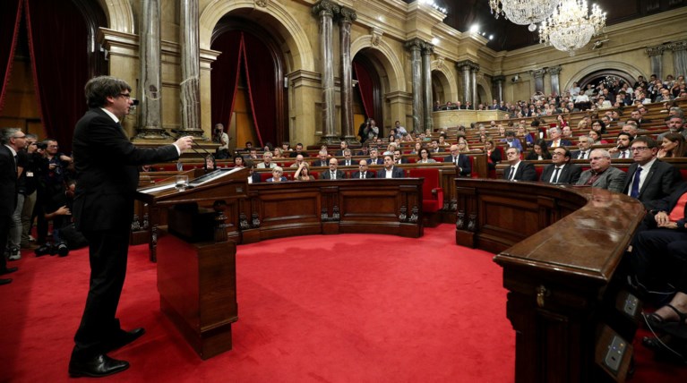 Βήματα πίσω από Πουτζδεμόν-Καλεί την Μαδρίτη σε διάλογο