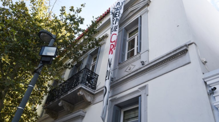 Συγκλονισμένος δηλώνει ο ισπανός πρέσβης από το «ντου» Ρουβίκωνα