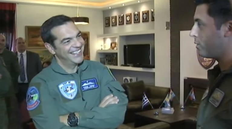 O Tσίπρας με στολή πιλότου, πέταξε με F-16 πάνω από το Αιγαίο
