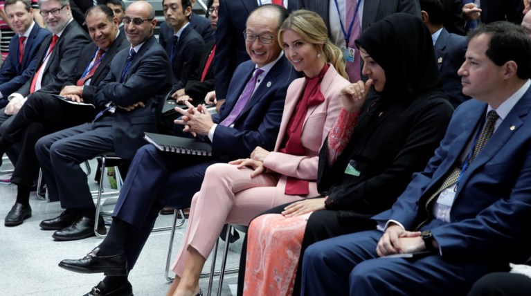 H εντυπωσιακή εμφάνιση της Ιβάνκα Τραμπ στην Παγκόμια Τράπεζα