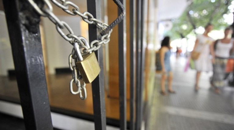 Παραβάσεις σε 165 καταστήματα τουριστικών προορισμών - 17 «λουκέτα»