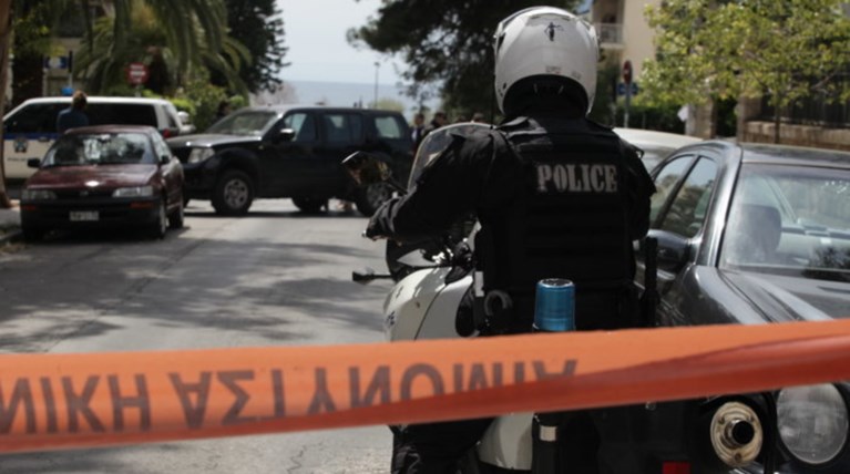 Bγήκαν όπλα σε συμπλοκή με τη μαφία των πλαστών εγγράφων