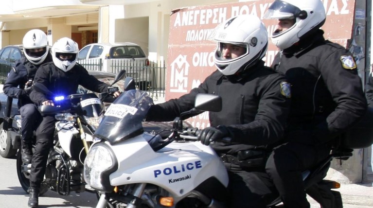 Οι ληστές με τα καλάσνικοφ ίσως είχαν αρπάξει και το ΙΧ αστυνομικού