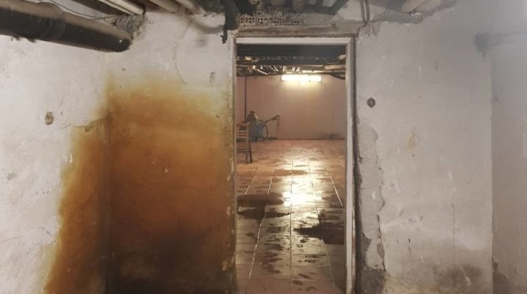 Σοκάρουν οι εικόνες από τα υπόγεια του μαιευτηρίου «Ελενα» - φωτό -