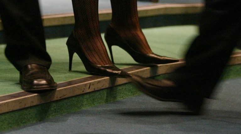 Οι Γαλλίδες ξεμπροστιάζουν τα "γουρούνια" που τις παρενοχλούν