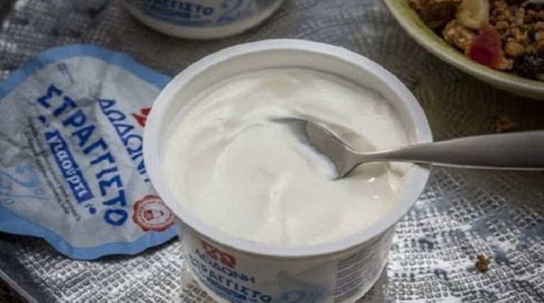 Η «Δωδώνη» ανακαλεί προληπτικά τρία είδη γιαουρτιών