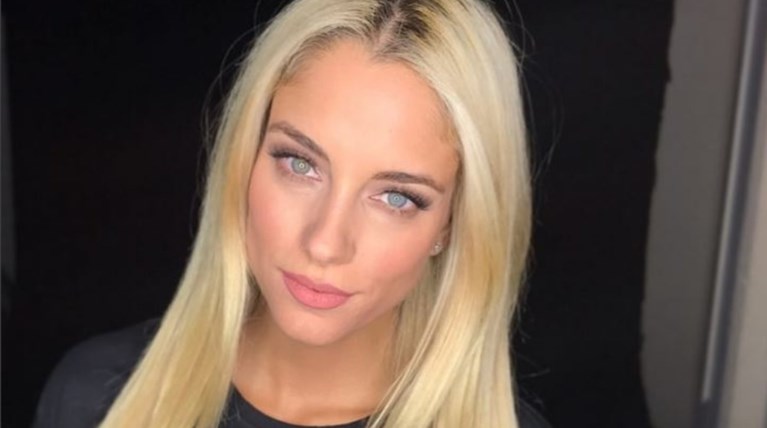 Η εγκυμονούσα Δούκισσα Νομικού φόρεσε μαγιώ και πήγε παραλία