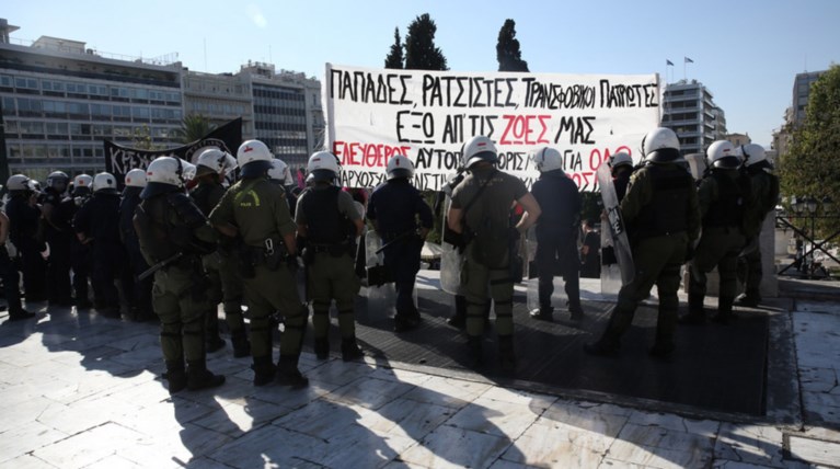 Eπεισόδια με τραυματία στις συγκεντρώσεις στο Σύνταγμα