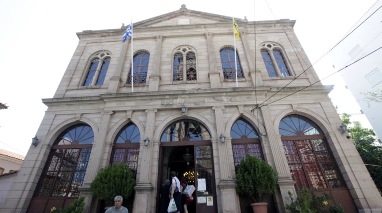 «Ιερή» σιωπή της εκκλησίας στις διαμαρτυρίες σεισμοπαθών της Λέσβου