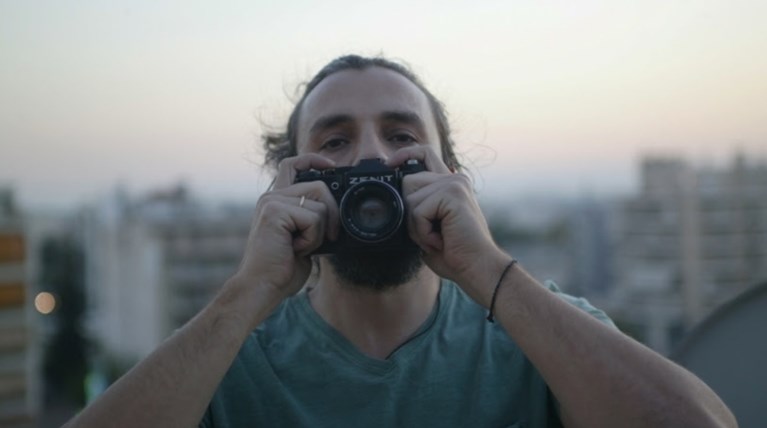 Ο Λεωνίδας Μπαλάφας με το μουσικό παρεάκι του στον Σταυρό του Νότου