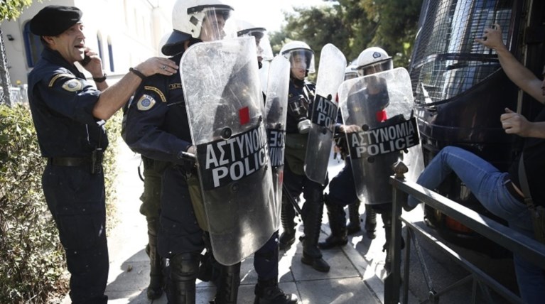 Ενταση με φοιτητές και μικροεπεισόδια στο κέντρο της Αθήνας