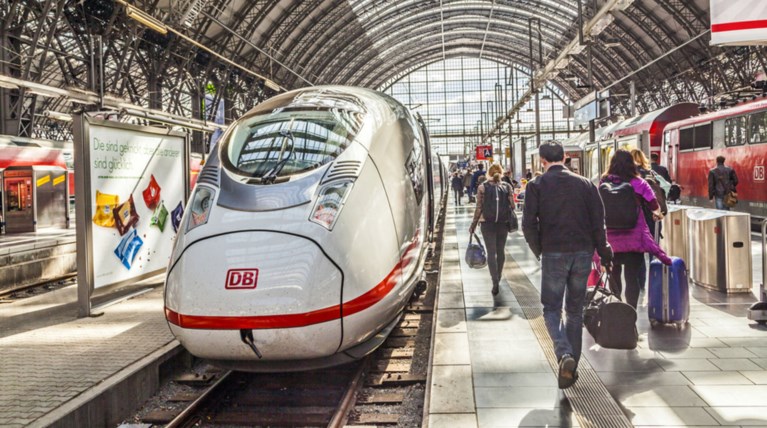 Η Deutche Bahn δίνει το όνομα «Άννα Φρανκ» σε τρένο & προκαλεί