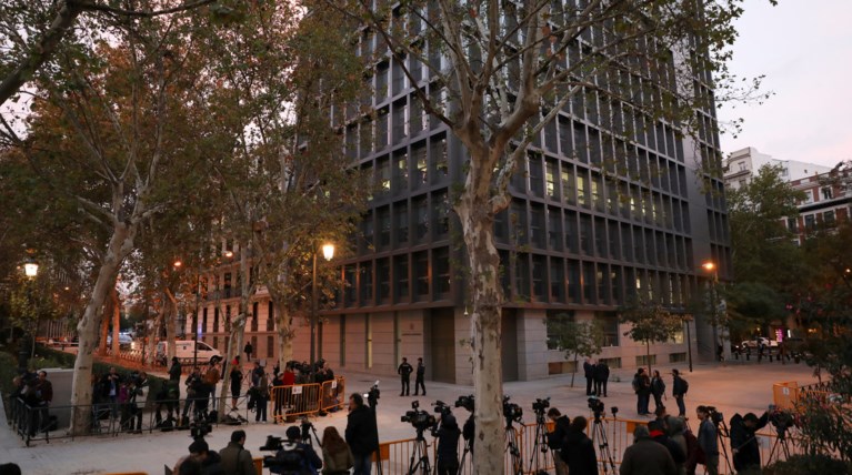 Eνώπιον των δικαστών οι ηγέτες της Καταλονίας, όλοι εκτός Πουτζδεμόν