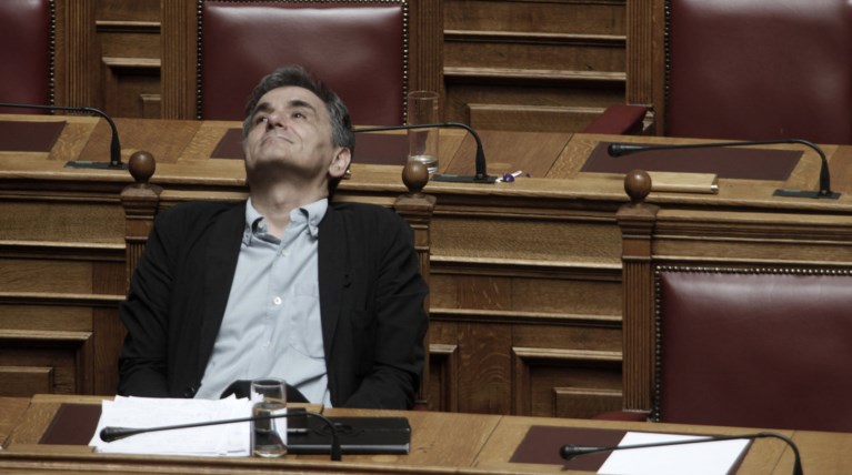 Νέες ακροβασίες Τσακαλώτου για την υπερφορολόγηση