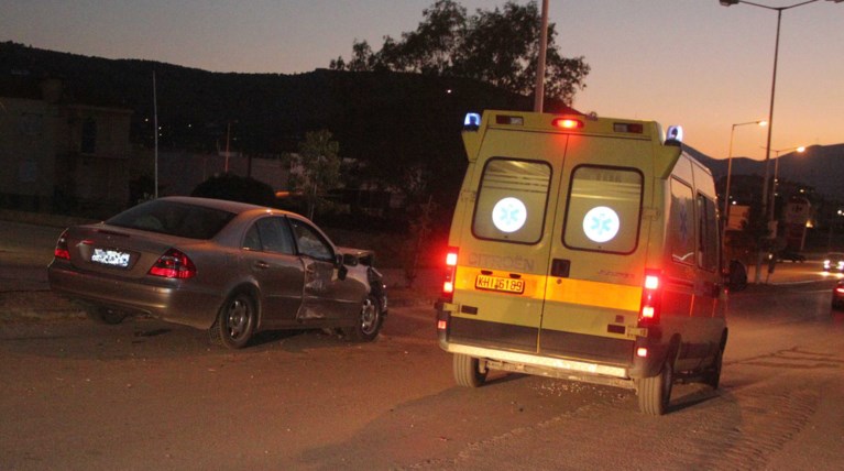 Σαραντάχρονος τριγύριζε κοντά σε πάρκο, γεμάτος αίματα