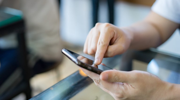 Απίθανη ποινή 30χρονου που ενοχλούσε με sms την πρώην του!