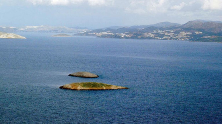 Υπερπτήσεις τουρκικών ελικοπτέρων πάνω από τα Ίμια