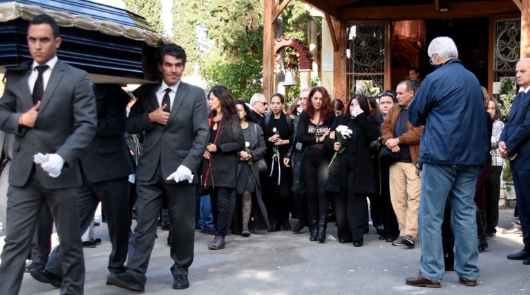 Ο καλλιτεχνικός κόσμος είπε το τελευταίο αντίο στον Βασίλη Μαυρομάτη