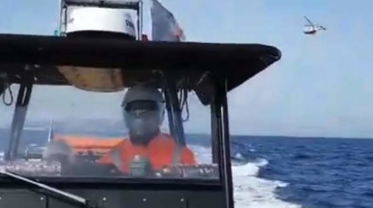 Η στιγμή που το τουρκικό ελικόπτερο πέταξε πάνω από τα Ιμια [βίντεο]