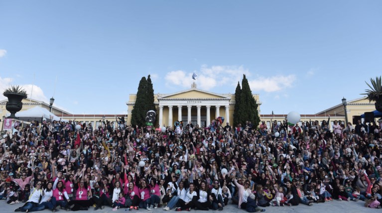 Πάνω από 1.000 μαμάδες θήλασαν τα παιδιά τους στο Ζάππειο [Εικόνες]