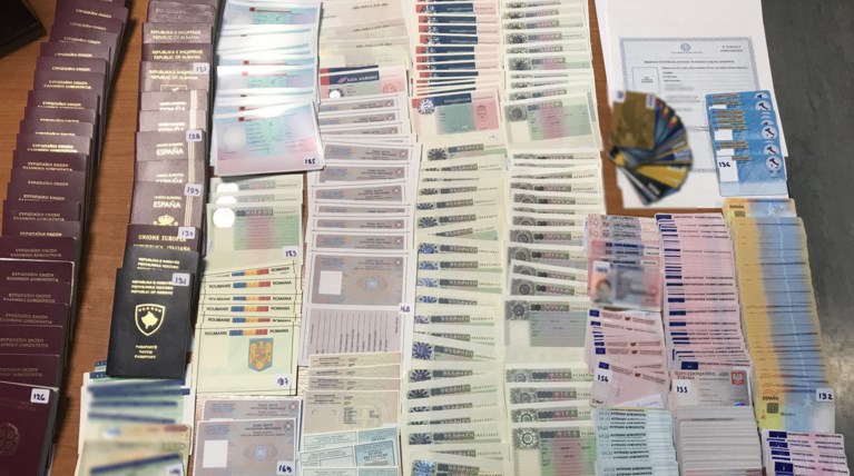 Κύκλωμα πλαστών εγγράφων: Ο «άρχοντας», ο «Τόνι» και το «λουλούδι»