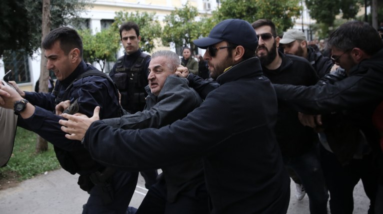 Αγριο ξύλο στον δολοφόνο της Δώρας στα δικαστήρια [ΕΙΚΟΝΕΣ]