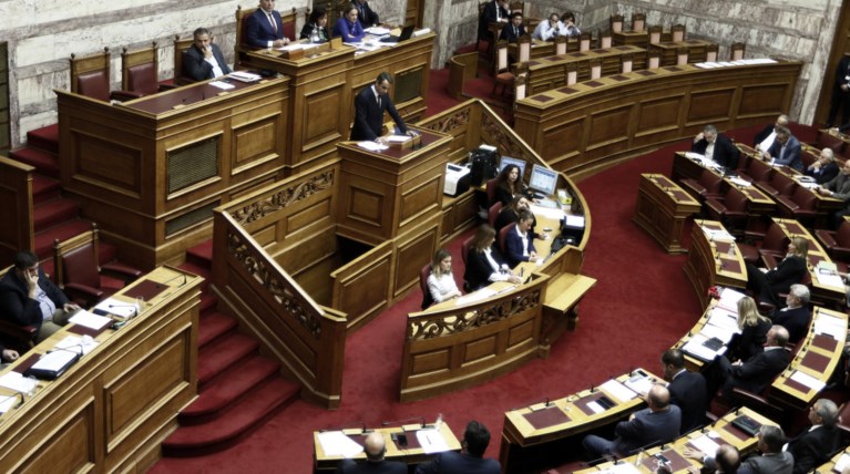 Αγρια κόντρα στη Βουλή για την 48ωρη άδεια στον Κουφοντίνα