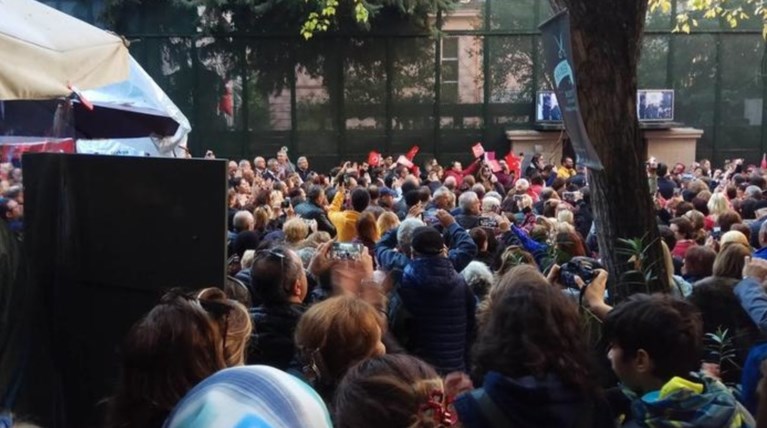 Κοσμοσυρροή στο τουρκικό προξενείο για την επέτειο θανάτου του Κεμάλ (ΦΩΤΟ)