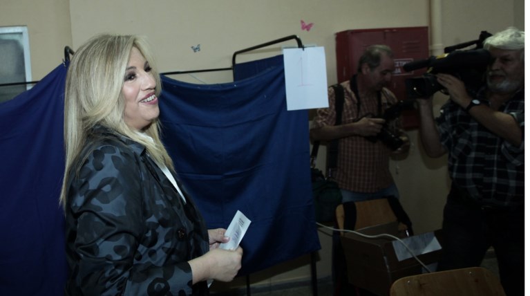 Στην Καλλιθέα ψήφισε η Φώφη: Η συμμετοχή, μήνυμα αντίδρασης
