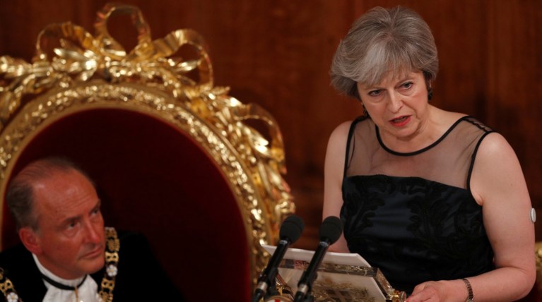 Η Τερέζα Μέι υπόσχεται ότι θα προστατεύσει την Ευρώπη από τη Ρωσία