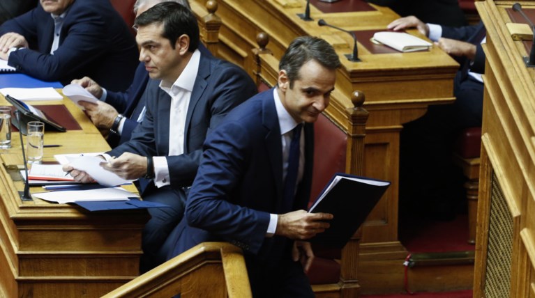 Κόντρα για τις κάλπες και τους φτωχούς στη σκιά του μερίσματος