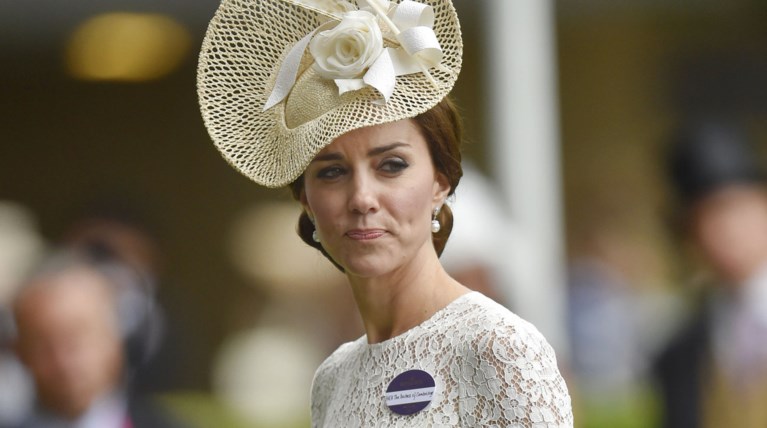 Ο θείος της Κέιτ Μίντλετον γρονθοκόπησε τη σύζυγό του έξω από το σπίτι τους