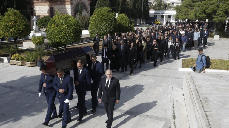 Πλήθος κόσμου για το τελευταίο αντίο στον Γιάννη Καψή (Εικόνες)