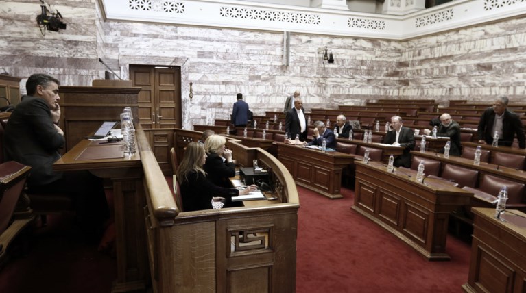 Μετωπική σύγκρουση για την καταβολή του μερίσματος στη Βουλή