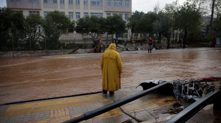 Απίστευτη καταγγελία: «Το ρέμα μπαζώθηκε και έγινε αμαξοστάσιο από το δήμο»