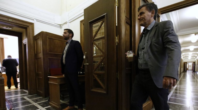 Πλειστηριασμοί και προϋπολογισμός σε τηλεδιάσκεψη με τους Θεσμούς
