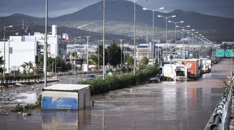Πλημμύρισε η Εθνική Οδός στην Πιερία-Κίνδυνος να «κοπεί στα δύο» η χώρα