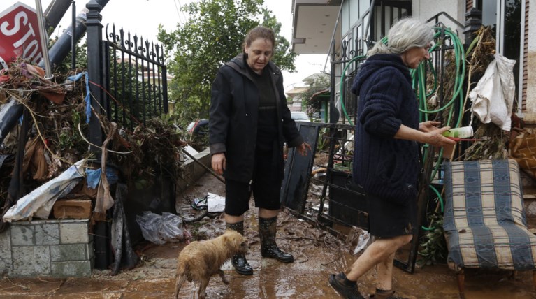 Aνοικτές πληγές στη Δυτική Αττική: Ψάχνουν ακόμη 6 αγνοούμενους